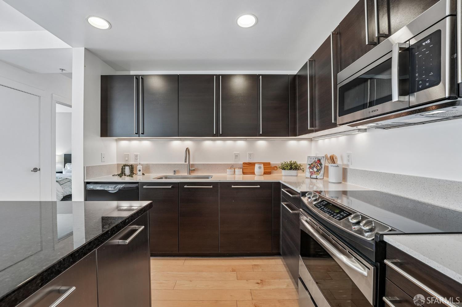 Photo #17: 426138055 Listing: Photo #17
