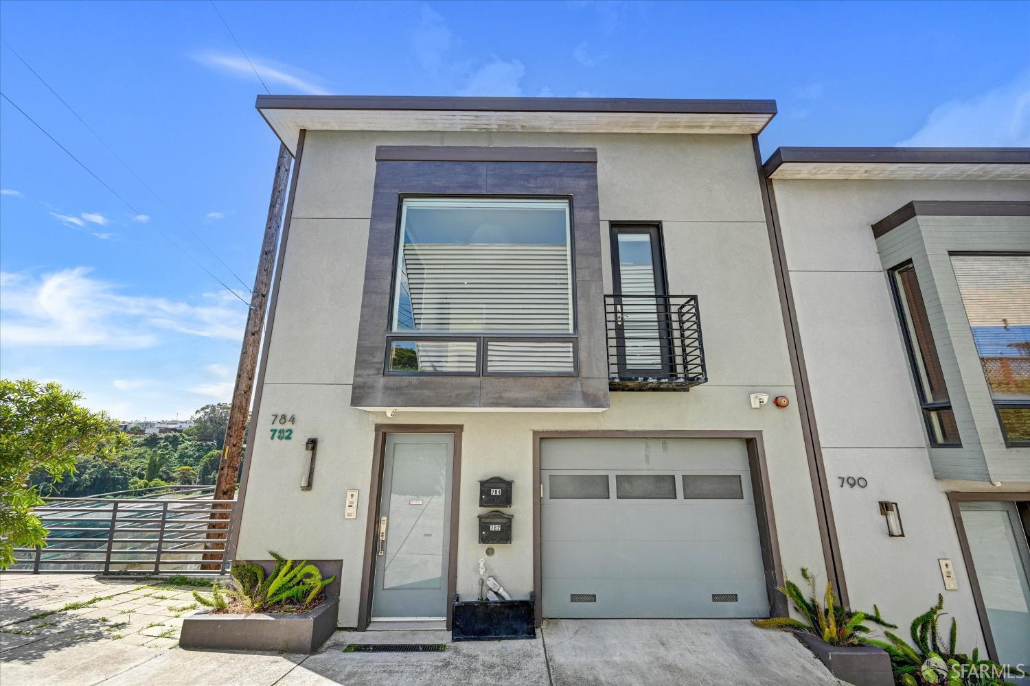 Photo #1: 426140731 Listing: Photo #1