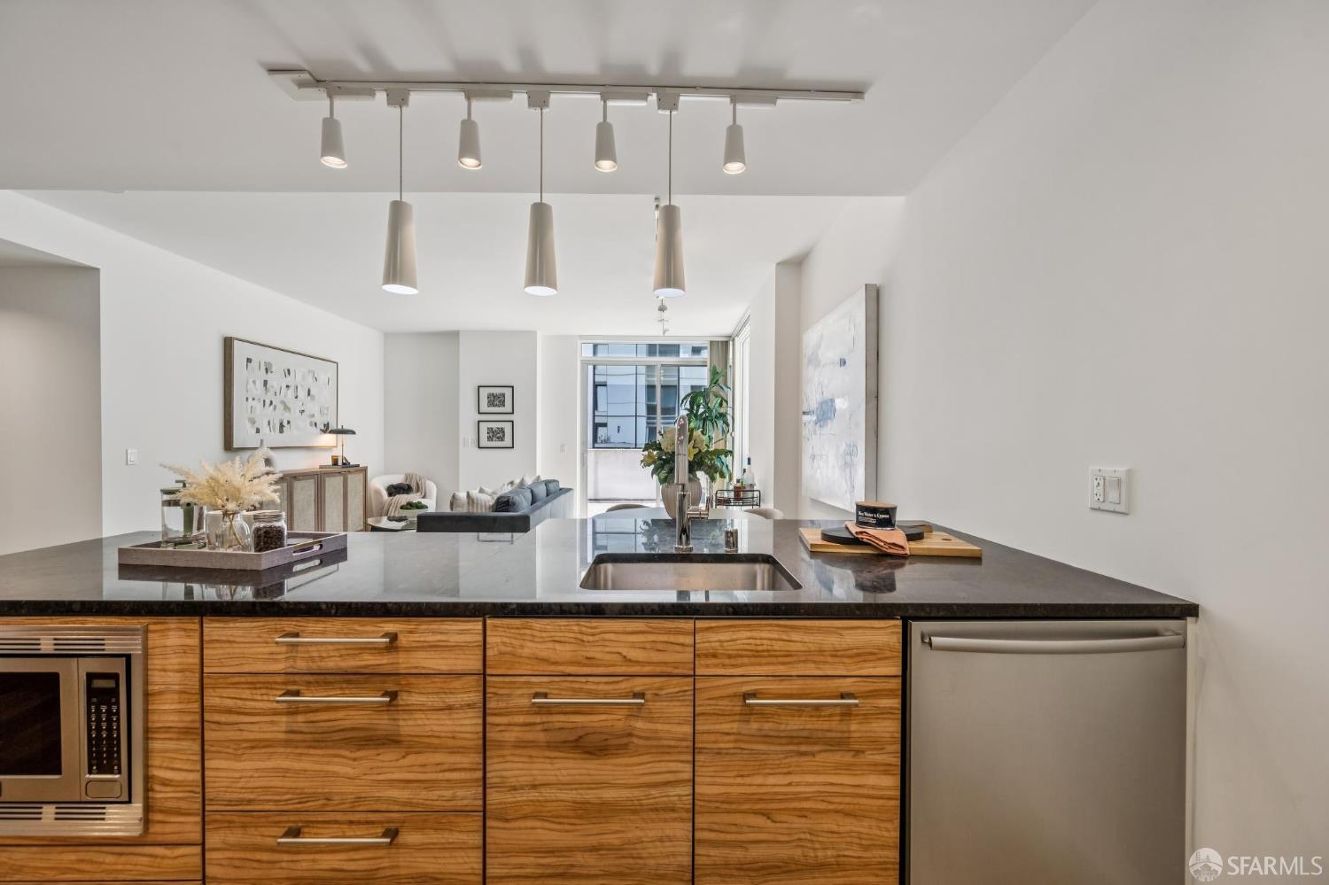 Photo #8: 426142143 Listing: Photo #8
