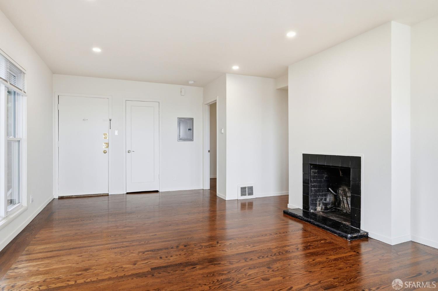 Photo #8: 426142560 Listing: Photo #8