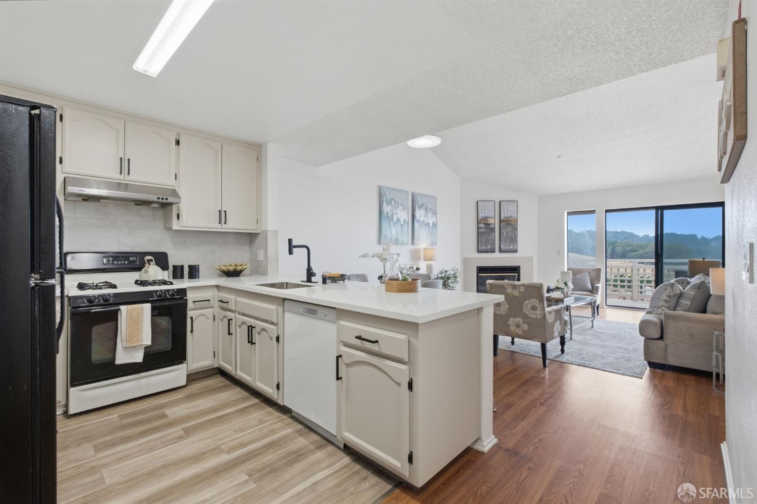 Photo #6: 426142757 Listing: Photo #6