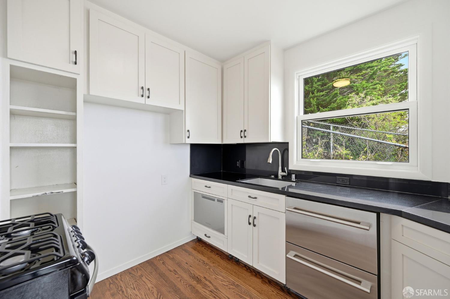 Photo #15: 426142560 Listing: Photo #15