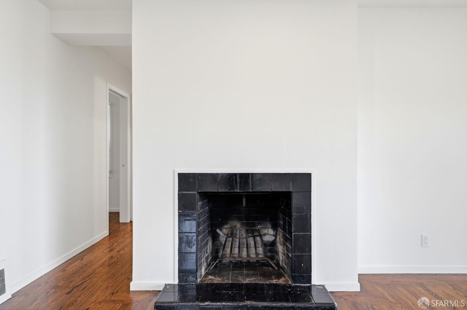 Photo #7: 426142560 Listing: Photo #7