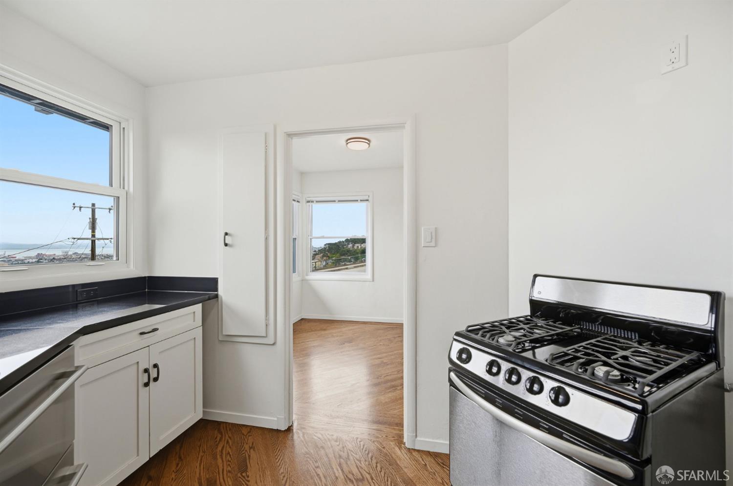 Photo #18: 426142560 Listing: Photo #18