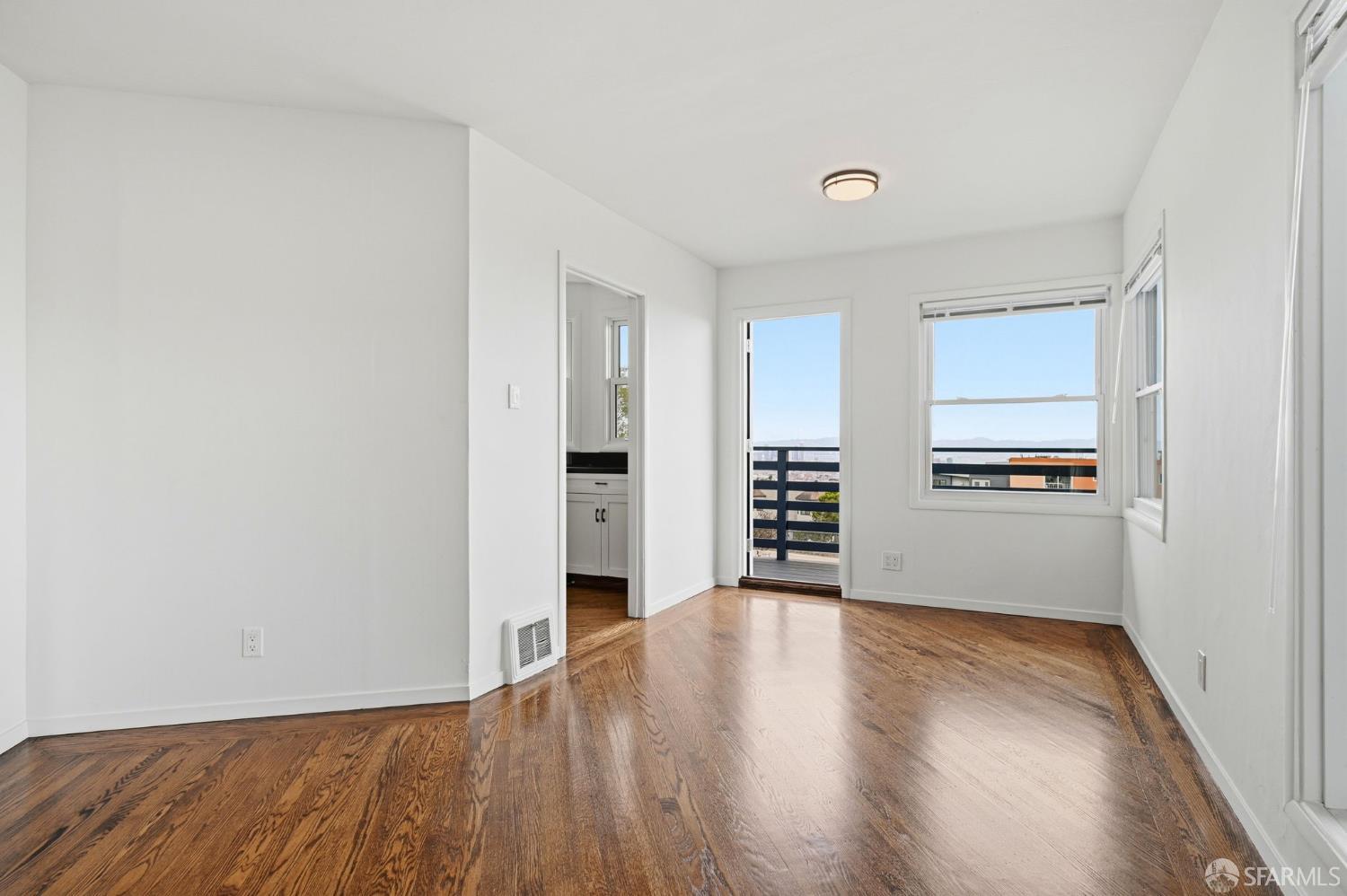 Photo #11: 426142560 Listing: Photo #11