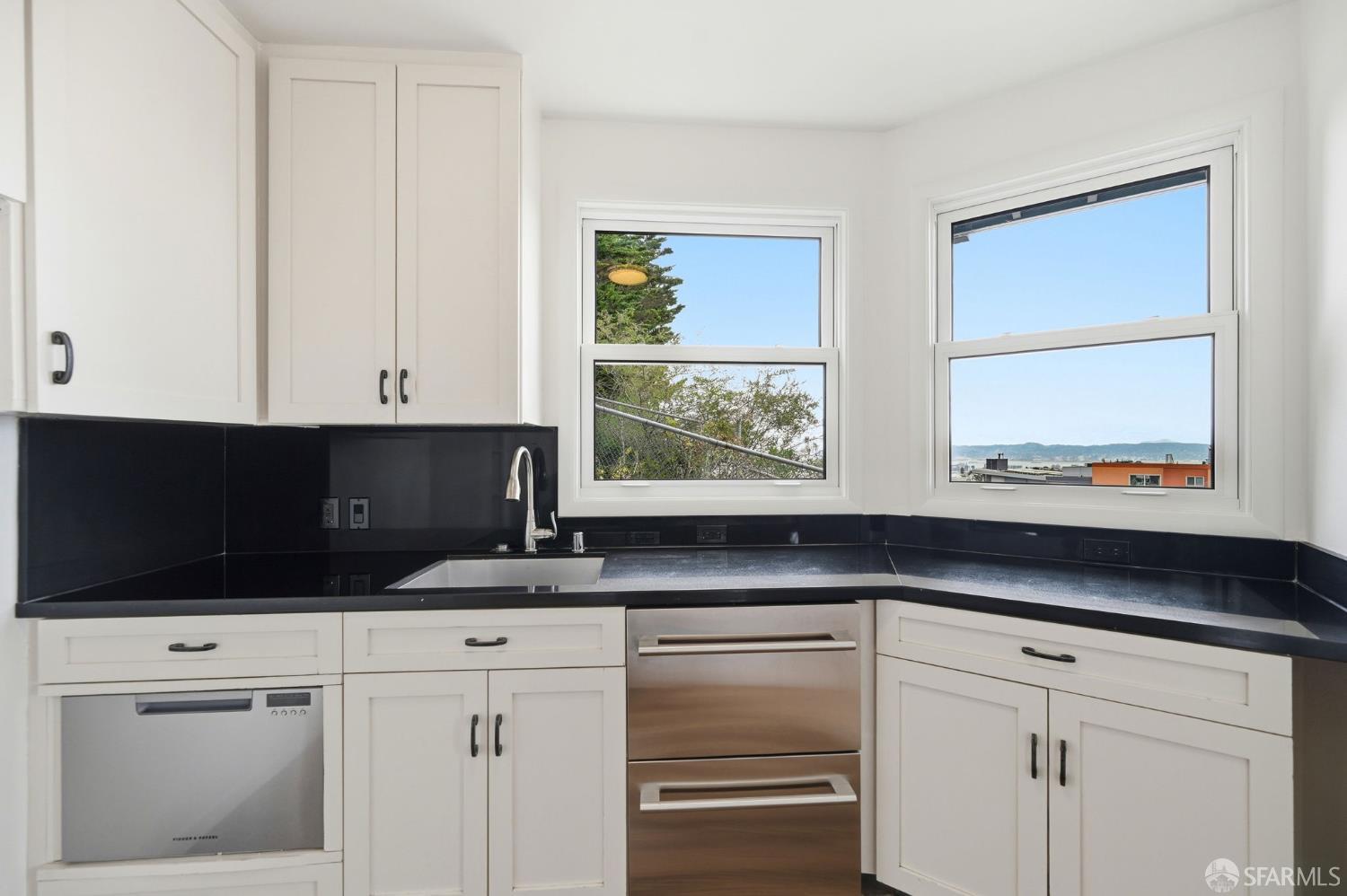 Photo #16: 426142560 Listing: Photo #16