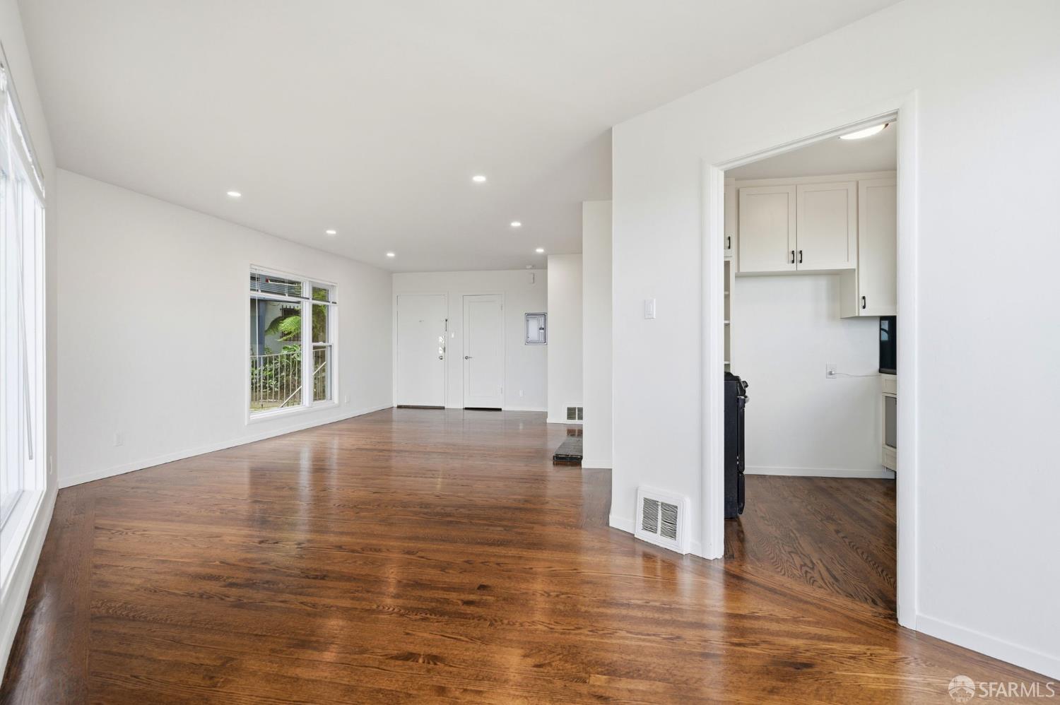 Photo #13: 426142560 Listing: Photo #13