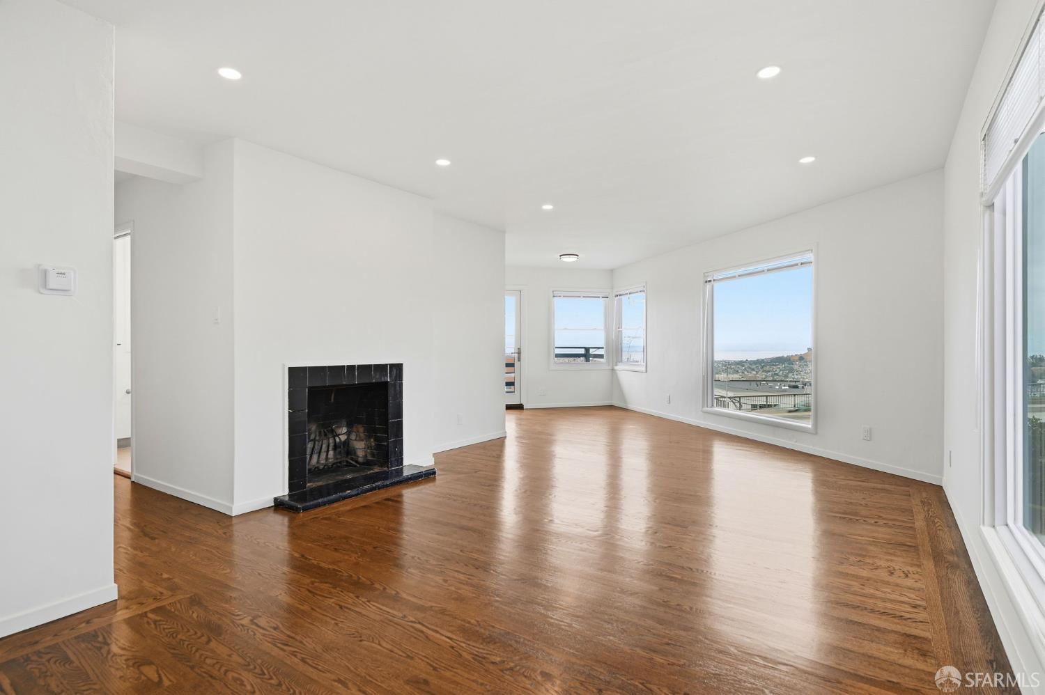 Photo #6: 426142560 Listing: Photo #6
