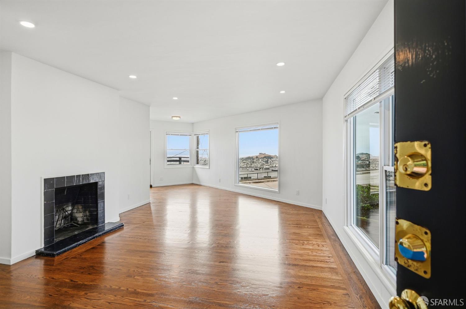 Photo #5: 426142560 Listing: Photo #5