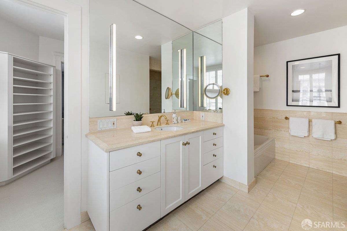 Photo #33: 426142987 Listing: Photo #33