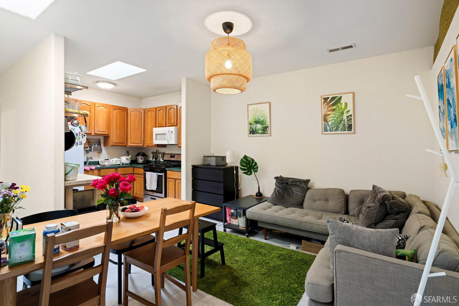 Photo #4: 426142949 Listing: Photo #4
