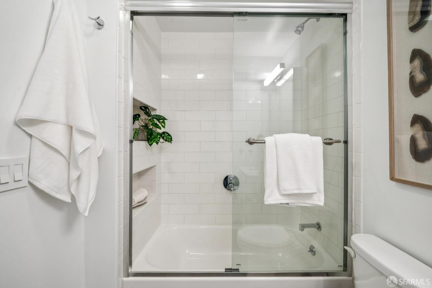 Photo #16: 426143762 Listing: Photo #16