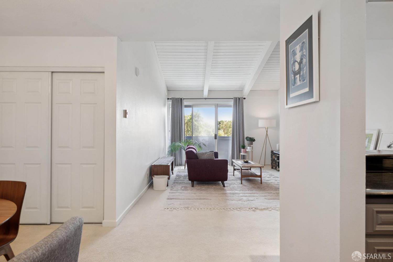 Photo #3: 426144045 Listing: Photo #3