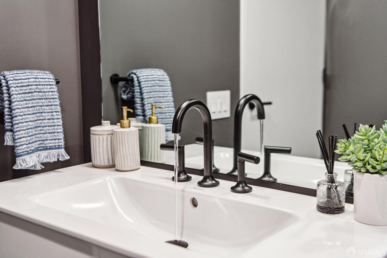 Photo #12: 426144664 Listing: Photo #12