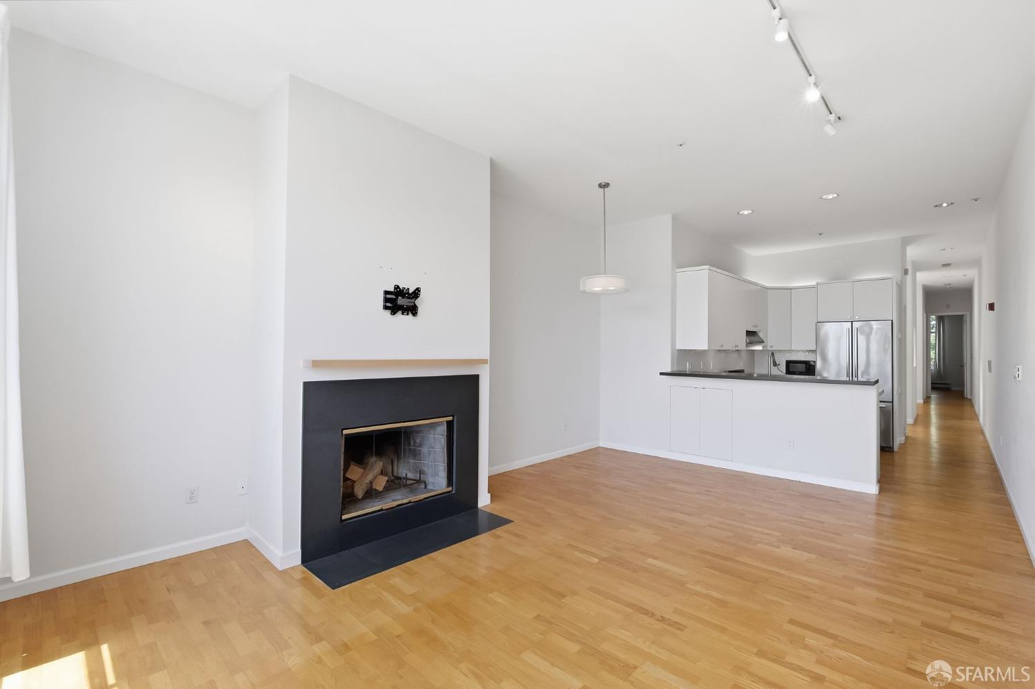 Photo #11: 426143684 Listing: Photo #11