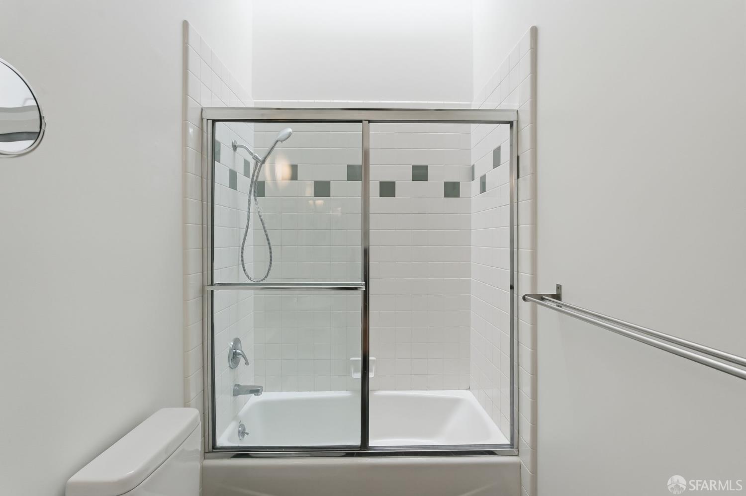 Photo #25: 426143684 Listing: Photo #25