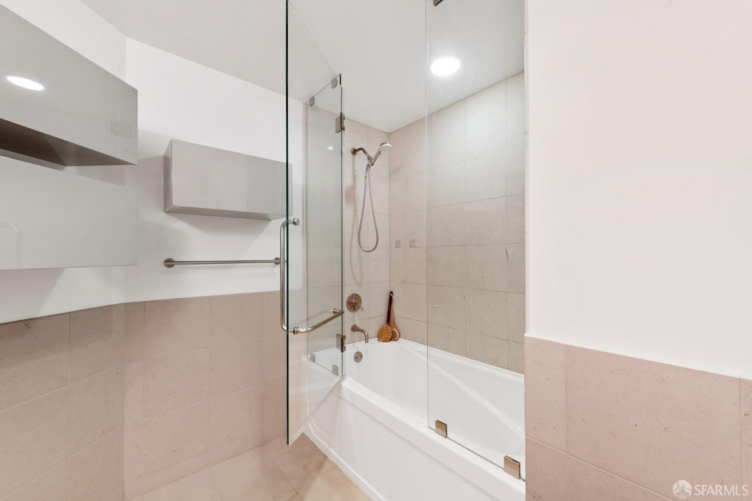 Photo #9: 426143664 Listing: Photo #9