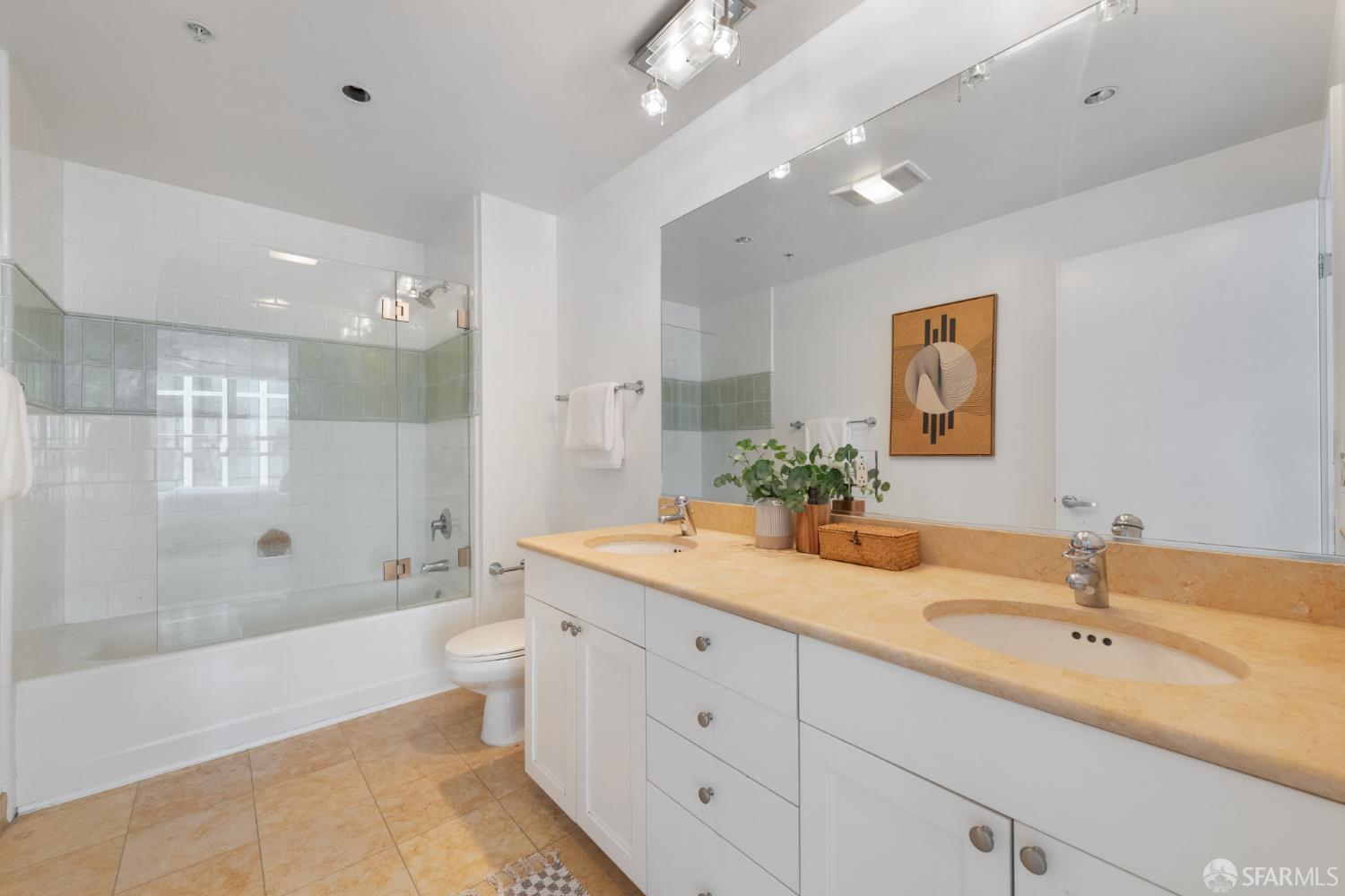 Photo #13: 426136848 Listing: Photo #13