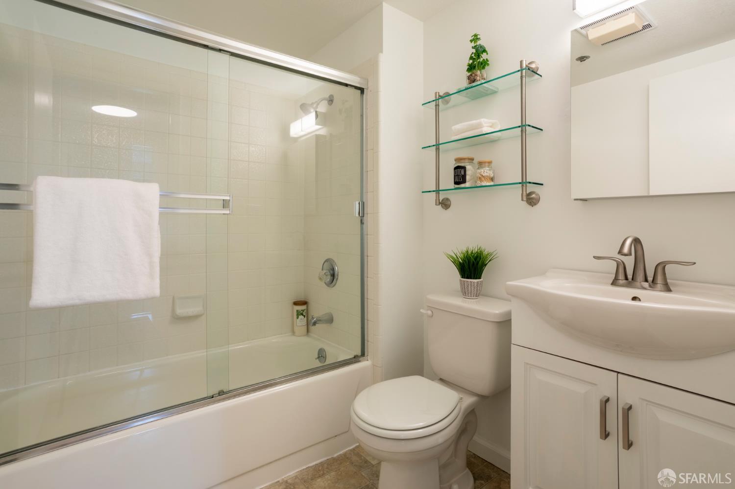 Photo #6: 426145547 Listing: Photo #6