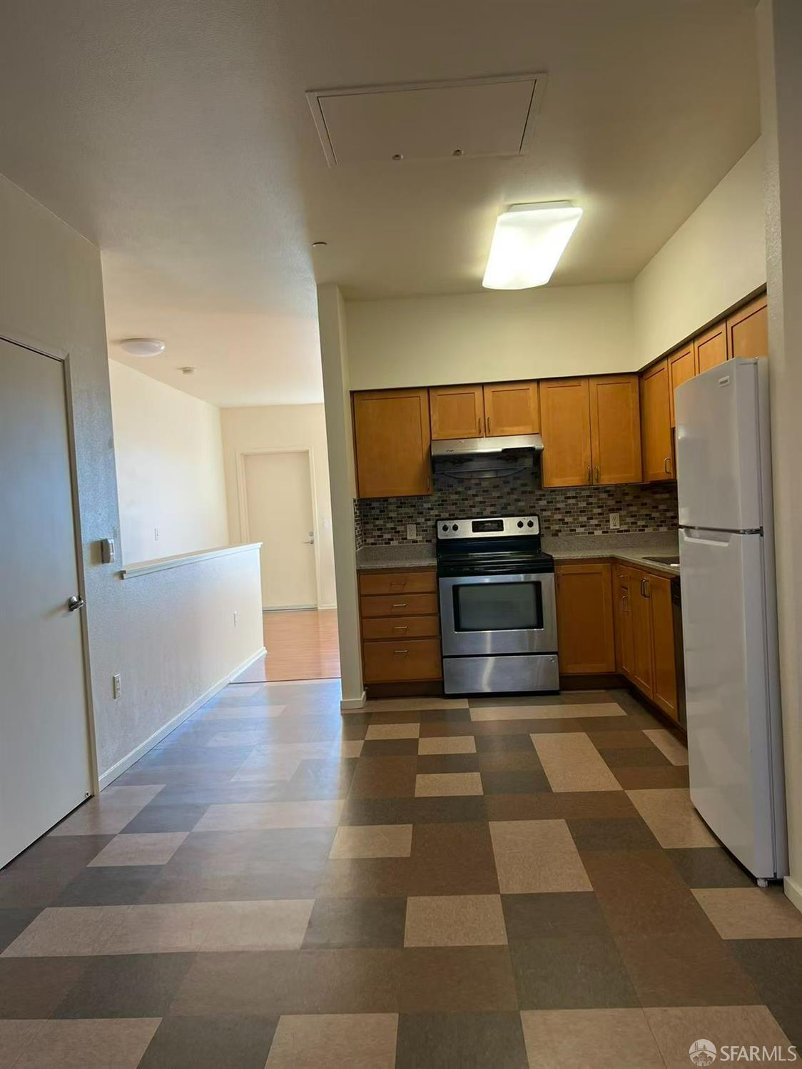Photo #6: 426145734 Listing: Photo #6
