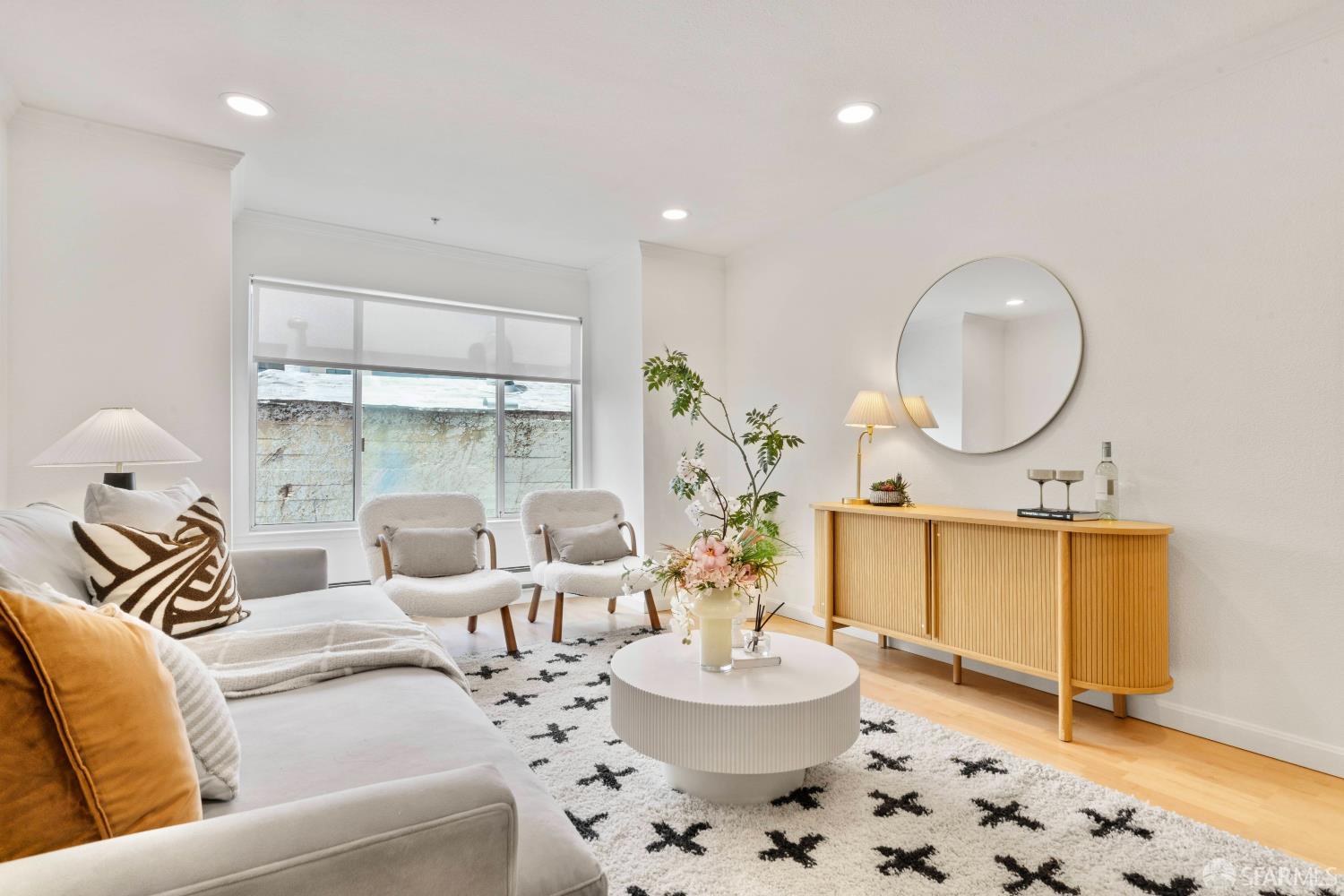 550 S Van Ness Avenue # 208