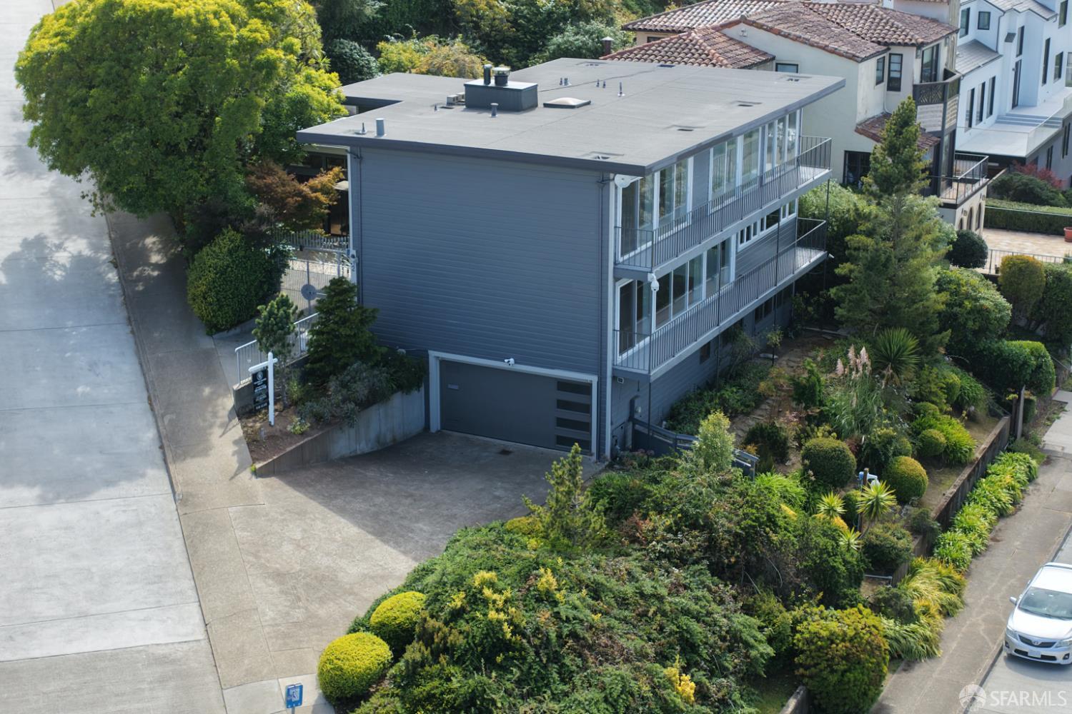 2 Glenbrook Avenue