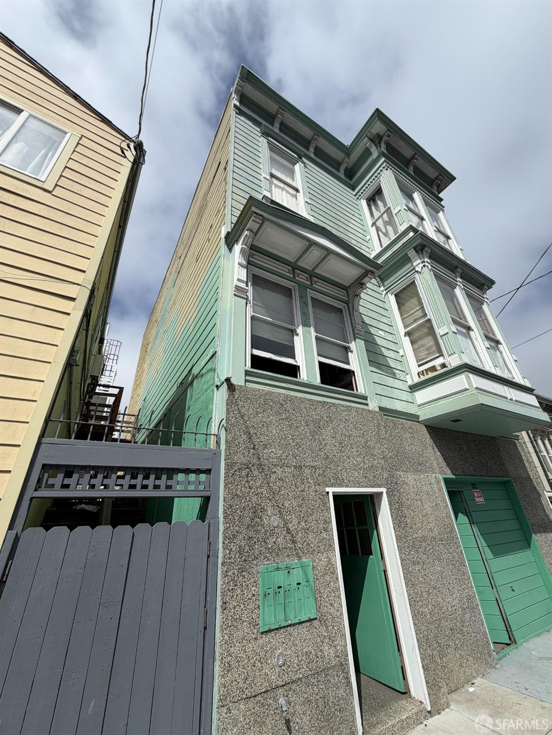 882 Florida Street