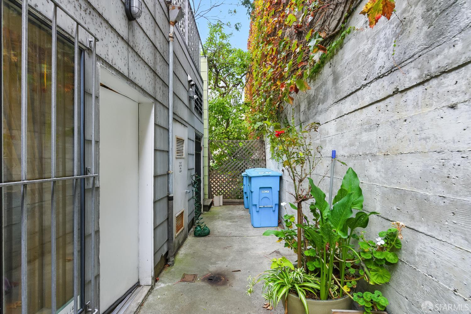 734 14th St #1, San Francisco — 34