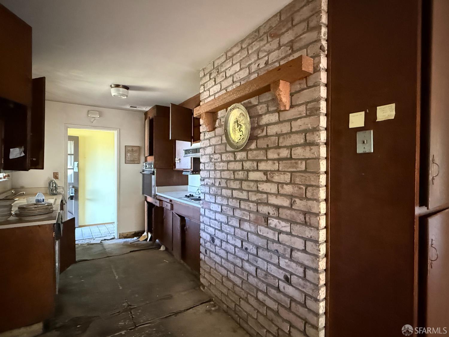 1095 Buchanan