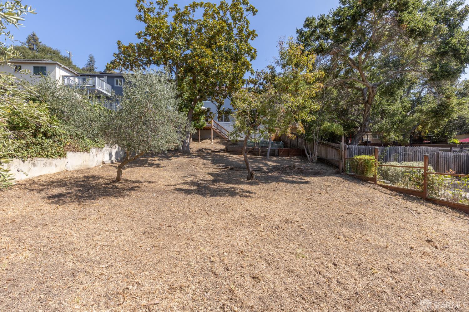 3215 Guido St, Oakland — 55
