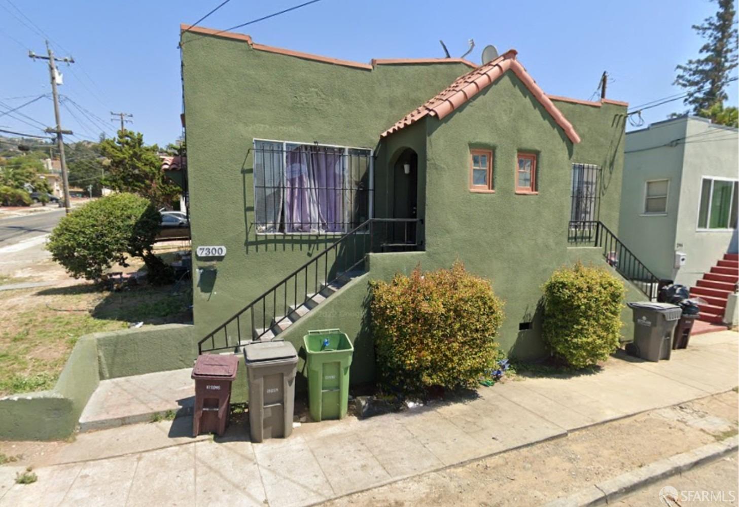 7300 Ney Ave, Oakland
