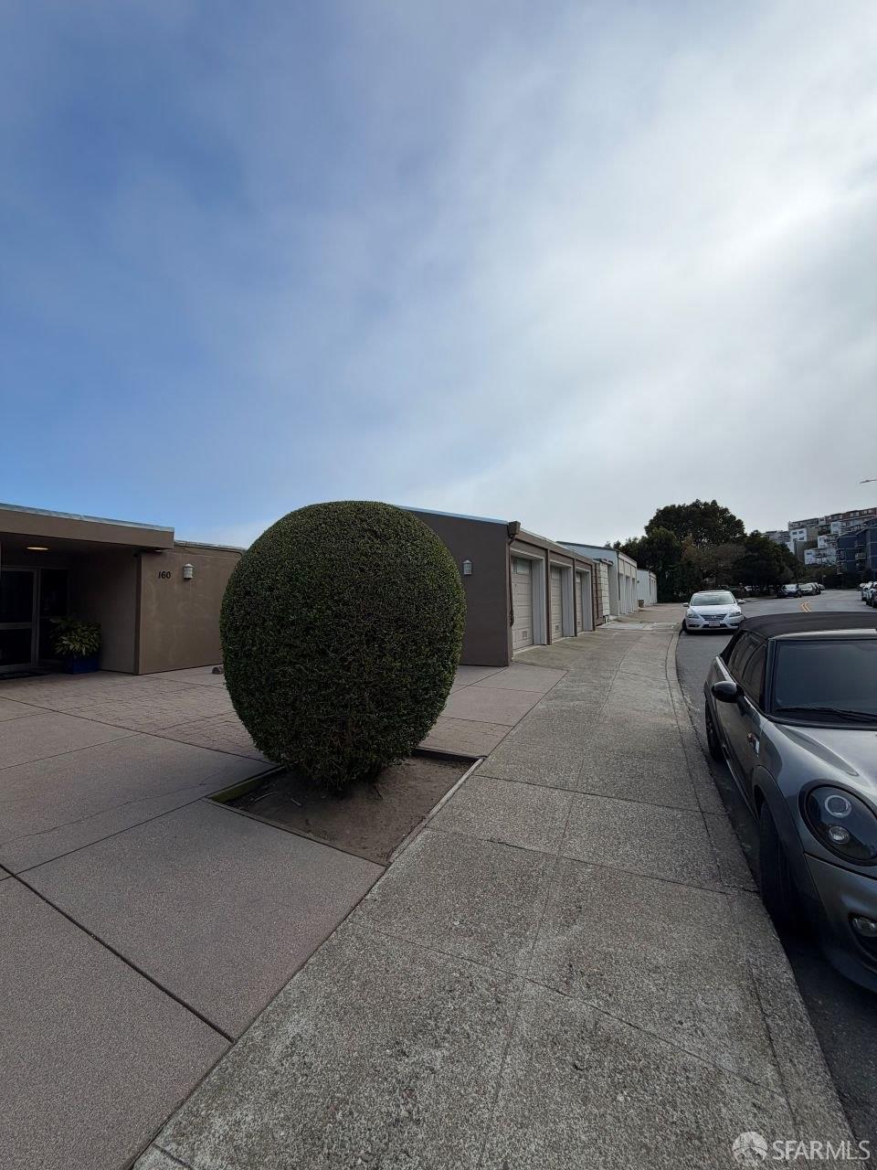 160 Gardenside Drive # 402