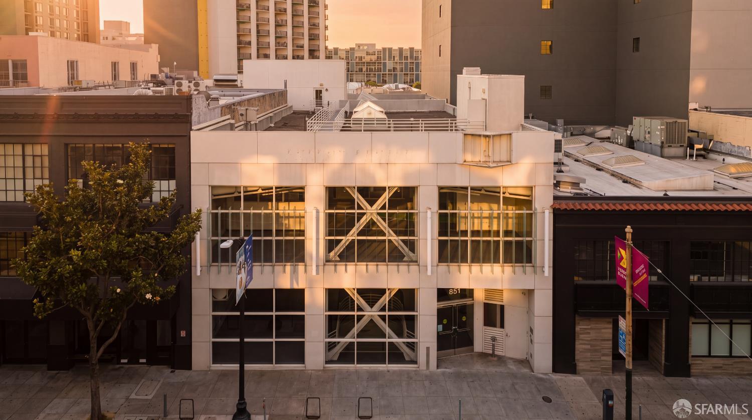 851 Howard Street